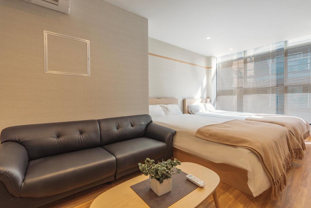 谷町君・星hotel・道頓福居 Осака Экстерьер фото